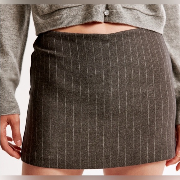 Abercrombie & Fitch Pants - Abercrombie & Fitch Charcoal Grey & White Pinstripe Skort